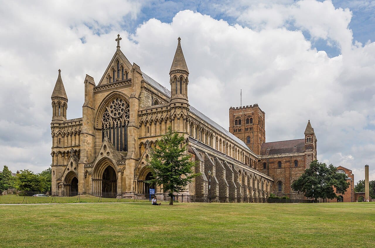 st-albans-cathedral-hertfordshire.jpg St Albans Cathedral, a historic cathedral in Hertfordshire near Purcell Solicitors' St Albans coverage area