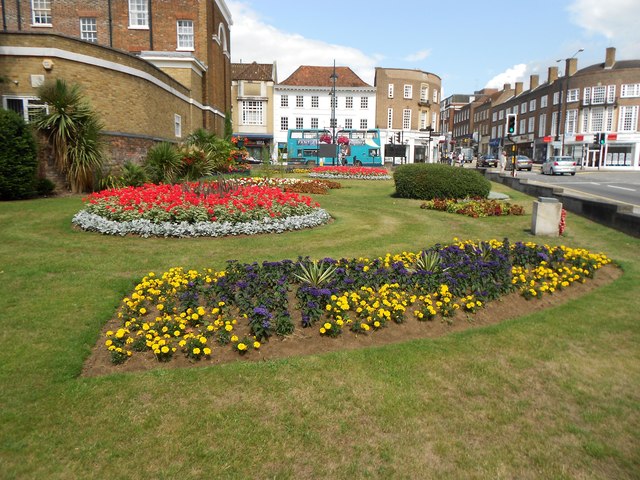 High_Wycombe,_Queen_Victoria_Road_Gardens_-_geograph.org.uk_-_4591267 Gardens in High Wycombe